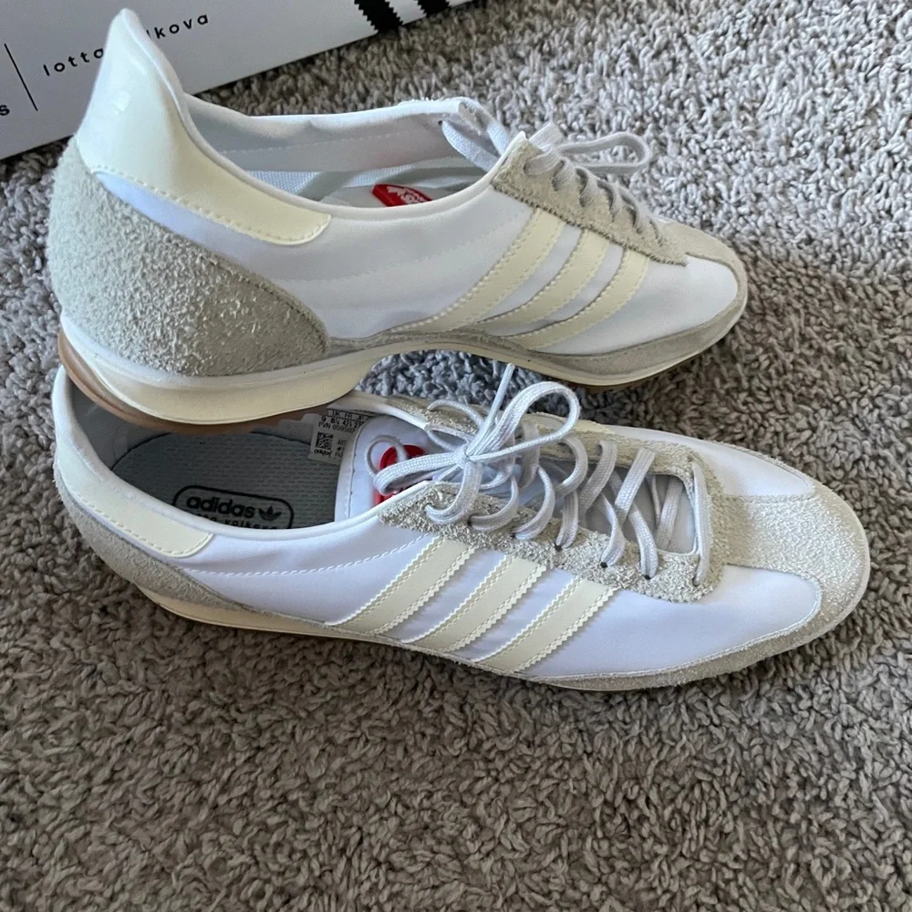 NEW Authentic Adidas Women’s Athletic Shoes Size 9 - Picture 12 of 16